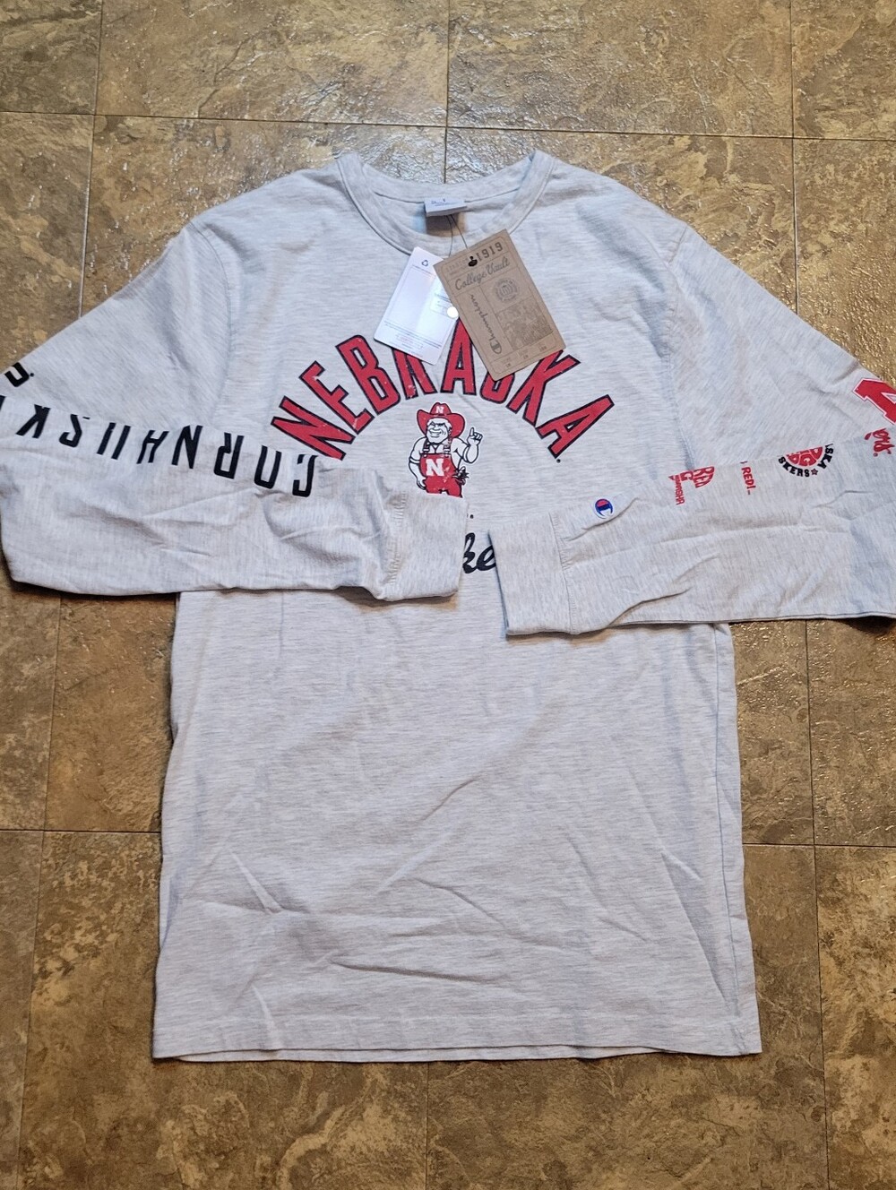 Champion Nebraska Cornhuskers Tshirt Mens Small S Gray Long Sleeve Pullover Crew